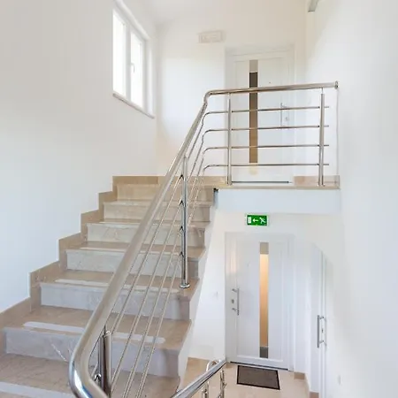 Orkulabliss アパート Pašman